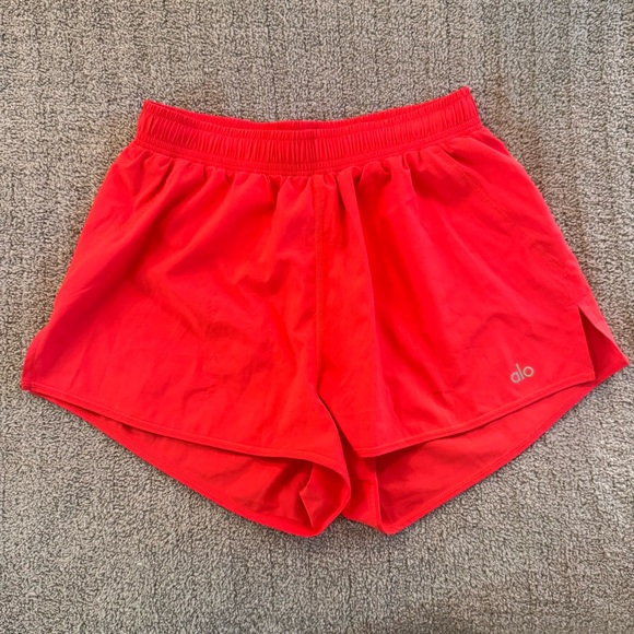Alo Yoga stride shorts red size xs - Picture 2 of 9